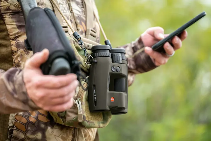 Colour image of Geovid and mobile phone in situ