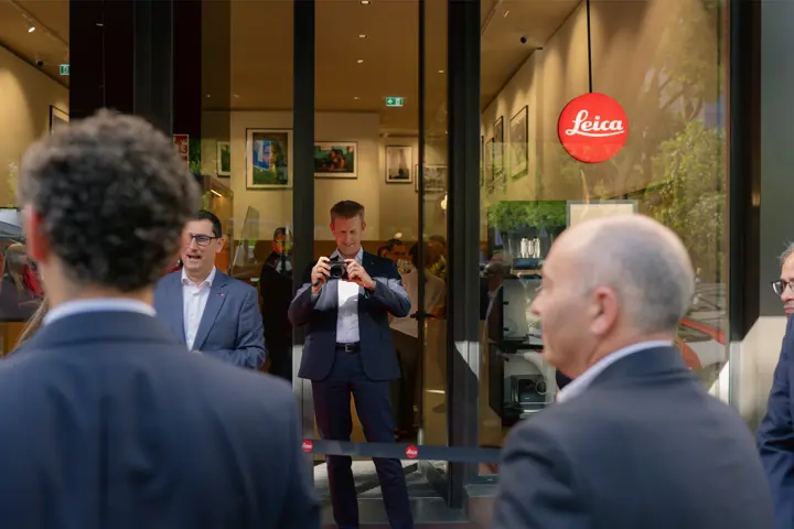 Photographing front Leica Store Lisboa in the opening day