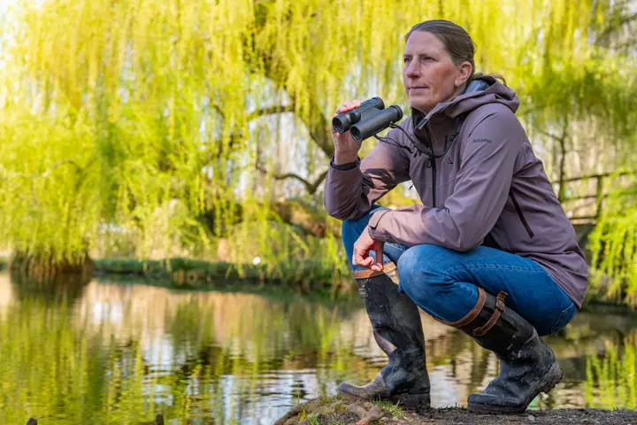 Woman is using her Leica Trinovid HD