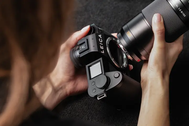 Changing the lens on the SL3-P
