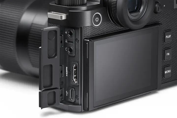 Leica SL3-P slots