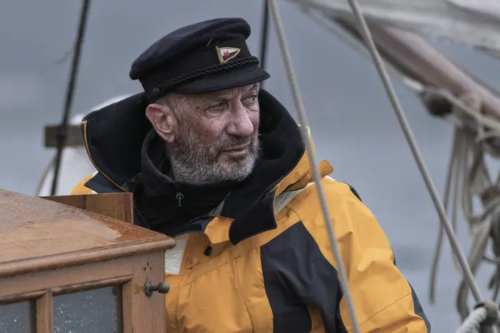 Portrait d'un marin sur un bateau