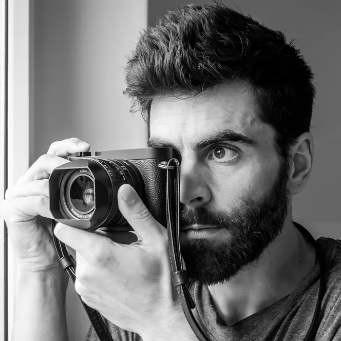 Close-up of a Philipp Weinmann taking a picture with a Leica camera.