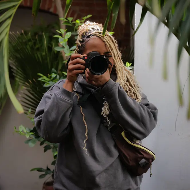 Image of Holly-Marie photographing with the Leica SL3-s