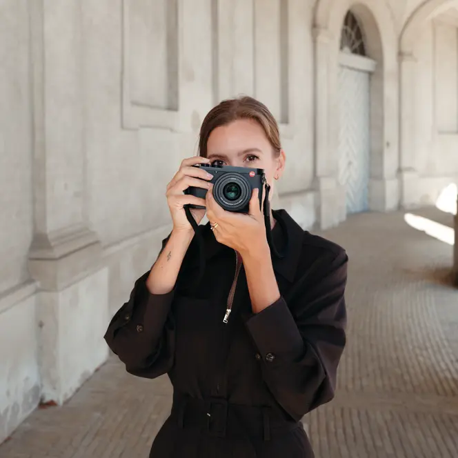 Portrait of Anna Landstedt photographing with Leica Q3 43