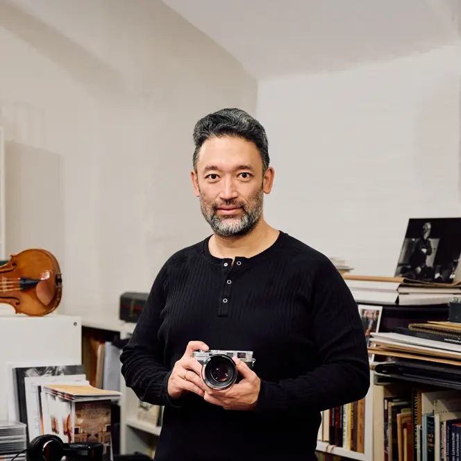 Wilfried Hedenborg with his leica camera