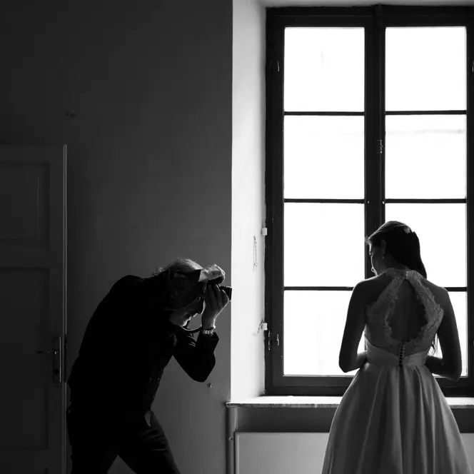 Carlo Carletti photographs a bride, Q3 monochrom