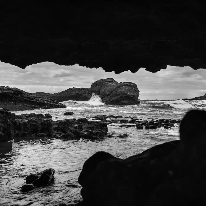 LCCH-FredMortagne-Surfer-Biarritz-Leica-Q3-Monochrom-3840x2560