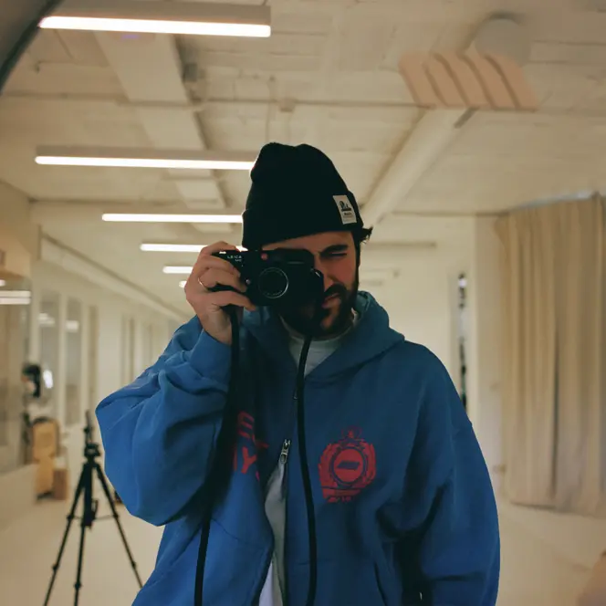 Autoretrato de Gabriel Morón con Leica