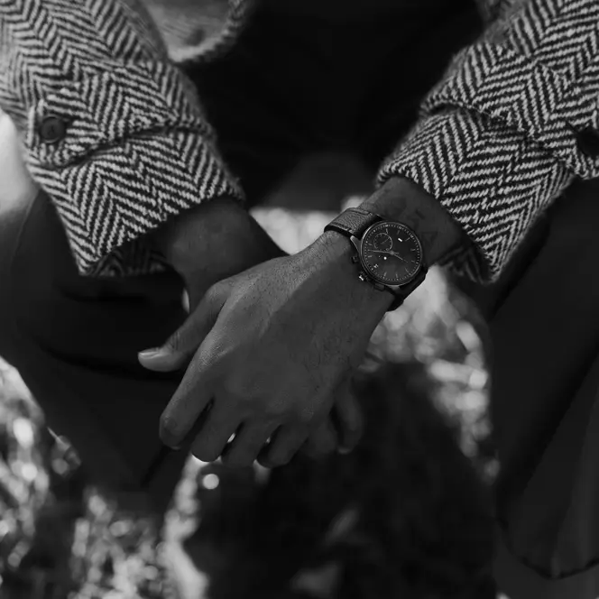 Brandon Ruffin sitting on a bank with his Leica ZM2