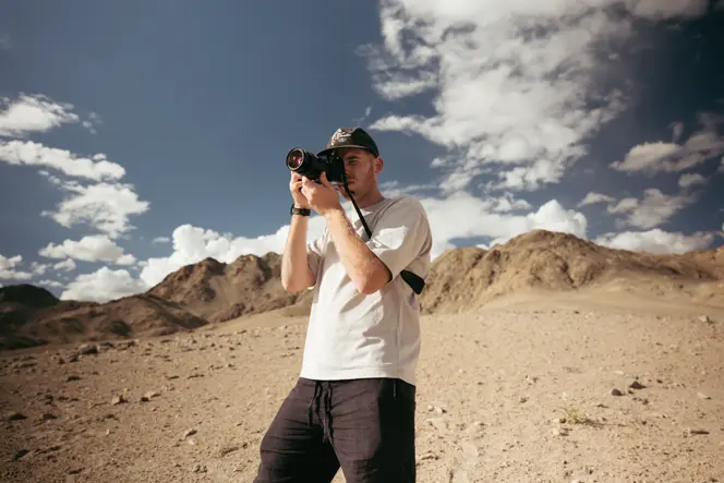 Levin Mundinger Fading Threads Profile 01