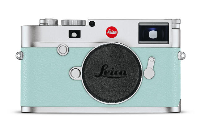 Leica-M10_silver_without-lens_front_acqua_RGB_whiteBG