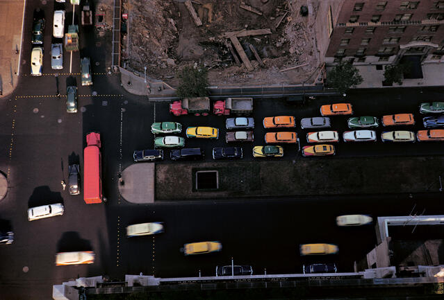 Street gorge, New York City, USA 1954 / © Werner Bischof / Magnum Photos