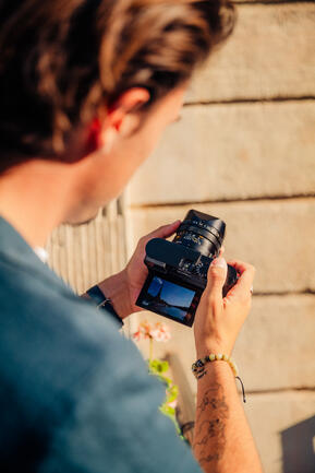 Calvin Courjon with the Leica Q3 Tilt Screen