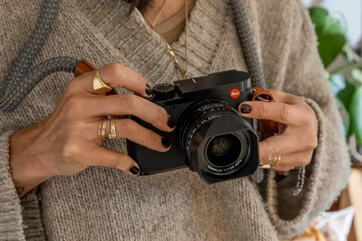 Leica Q3 in hands of a woman