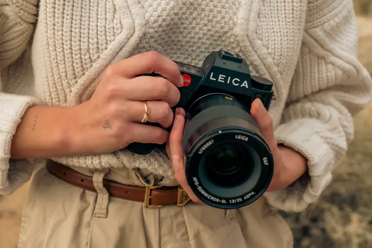 Leica SL3 in hands of a woman
