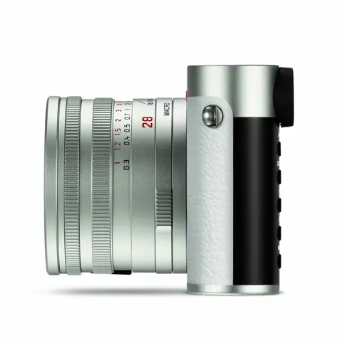 Leica+Q+Snow+by+Iouri+Podladtchikov_left.jpg