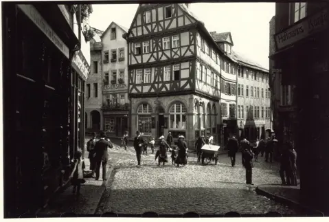 EISENMARKT IN WETZLAR, 1913