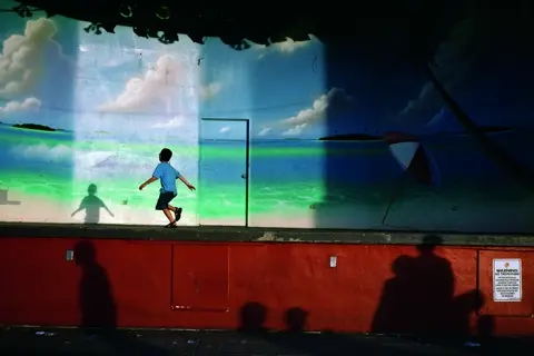 Hollywood-Beach-from-the-“American-Colors”-cycle.jpeg