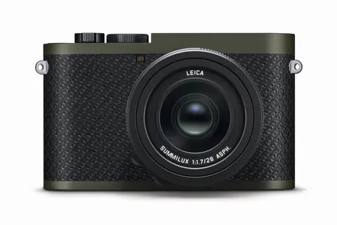 2021_Leica Q2 Reporter, front