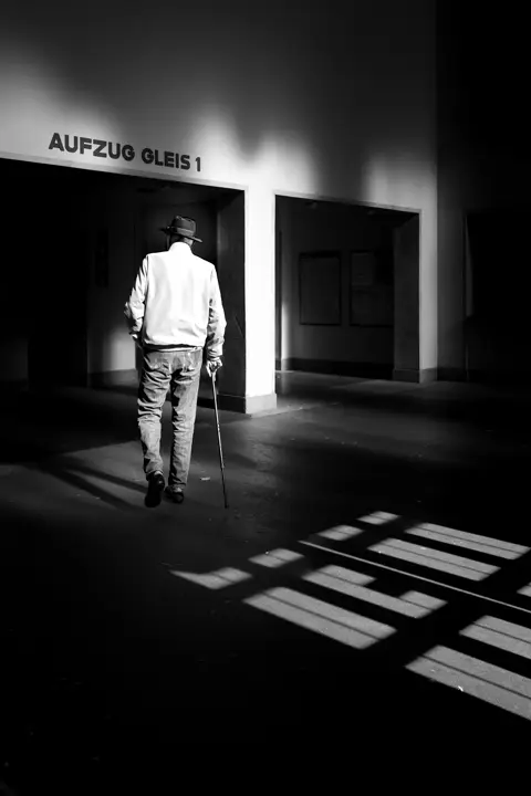 LCCH-StefanBerdat-Shadow-Leica-Q3-Monochrom-2560x3840