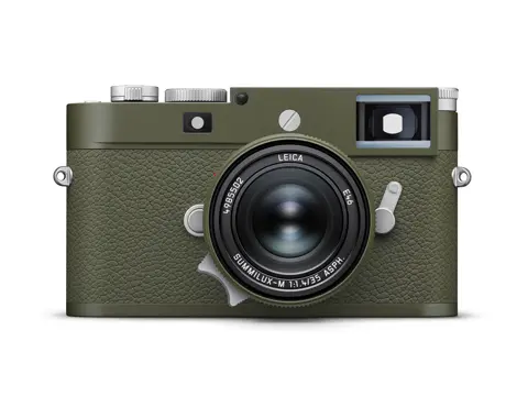 Leica M11-P Safari mit Summilux-M 35 f1.4 ASPH. Safari Edition, front view.