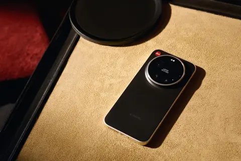 Leitzphone on a desk