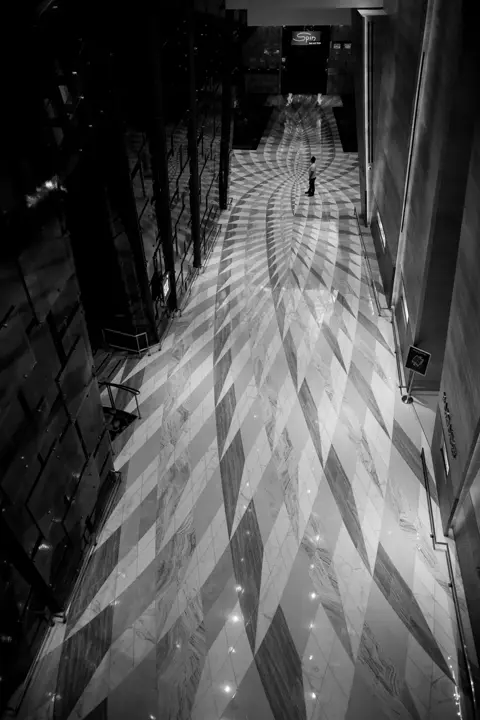 reflective floor b&w