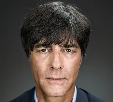 Cloes-Up Loew