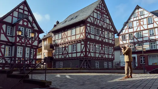 photographs Wetzlar’s old town with his Leica camera