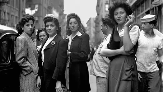 Fred Stein Little Italy Frauen auf der Strasse in New York