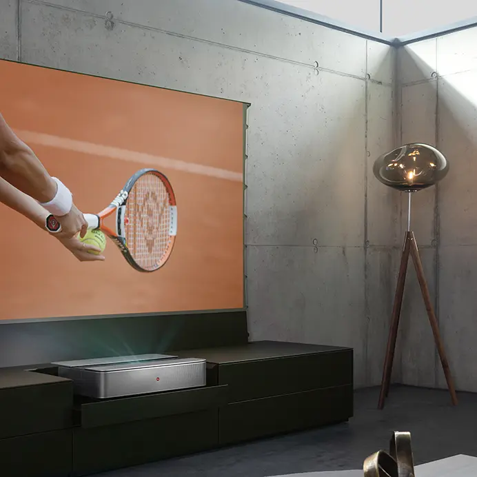 Leica Cine 1 projection showing a tennis game.