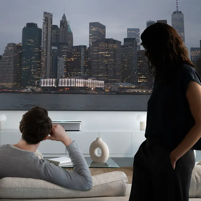 Couple watching a movie with the Cine 1