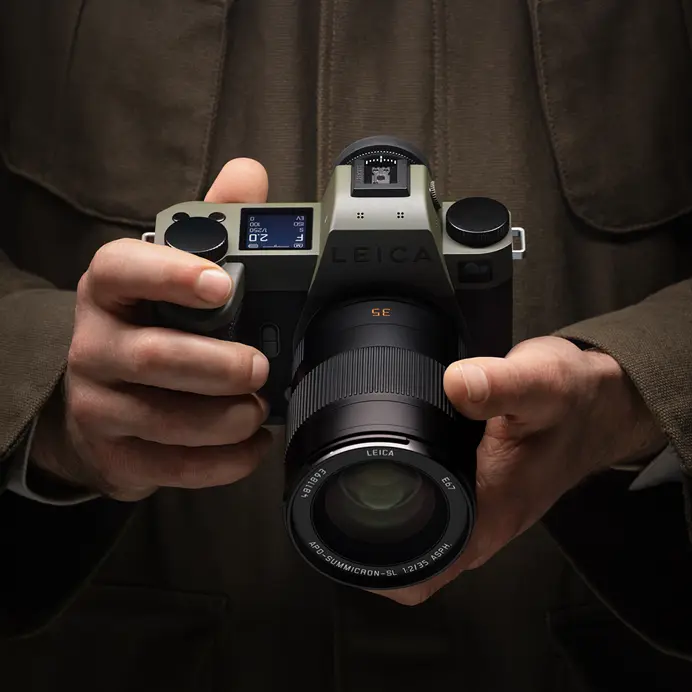 Leica SL3 Reporter in hands
