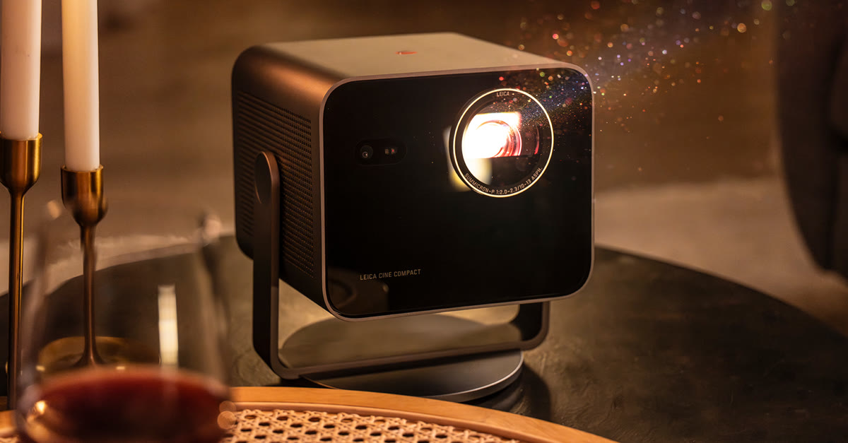Leica Cine Compact 1: Proyektor Laser 4K Mini yang Bisa Diputar 360 Derajat Tanpa Layar