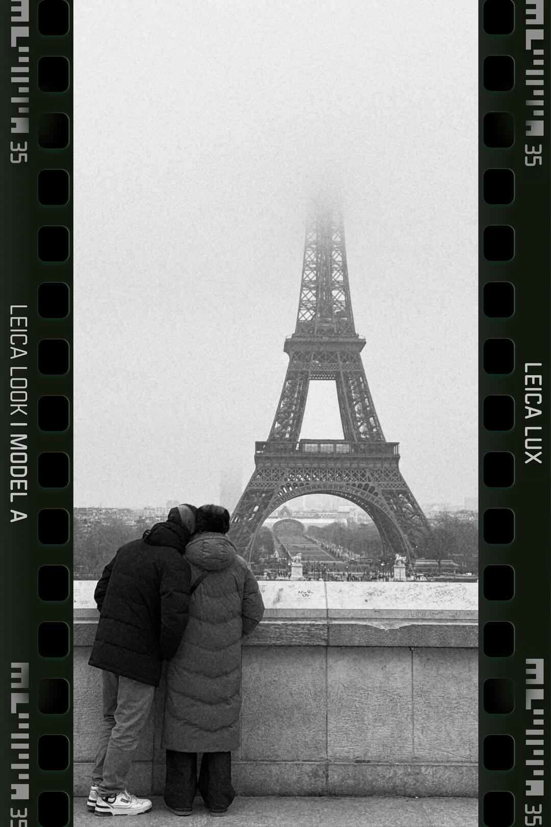 Couple in front of the eifel tower