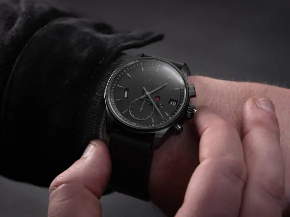 Leica Watch_ZM 2 Monochrom_Ambient_Wrist_001_upd.jpg