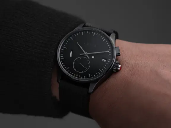 Leica Watch_ZM 1 Monochrom_Ambient_Wrist.jpg