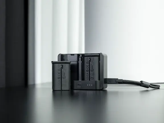 16059_Leica_dual_charger_1920x1440.jpg