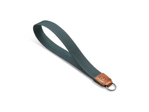 18571_D-Lux 8_wrist-strap-cognac-petrol_1920px.png