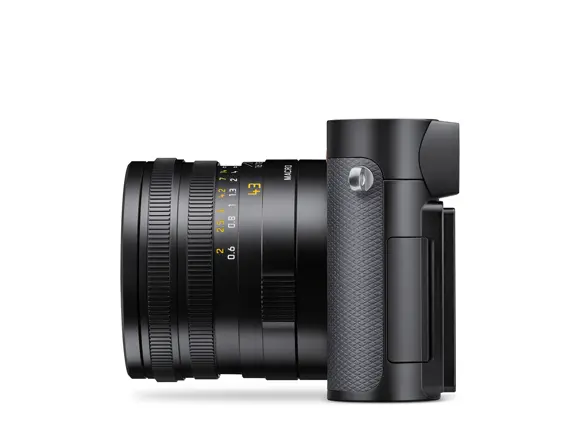 19084_Leica_Q3_43_left_monitor_closed_1920px.jpg