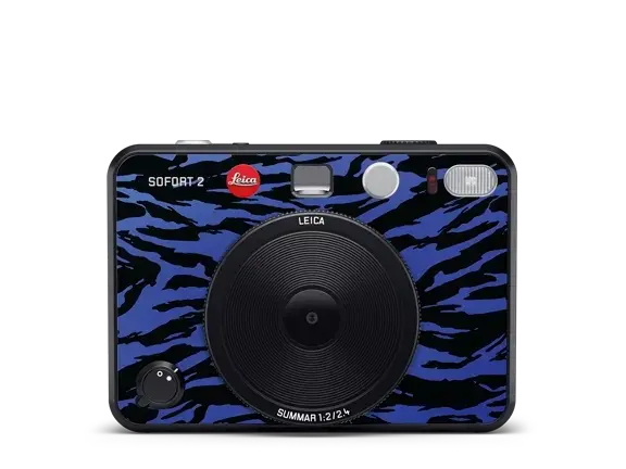 Leica_Sofort2_front_burton_1920x1440 (1).webp