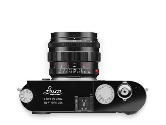 20240_Leica_M11_glossy_black_top_11731_Noctilux-M_1_2-50_glossy_1920px.webp