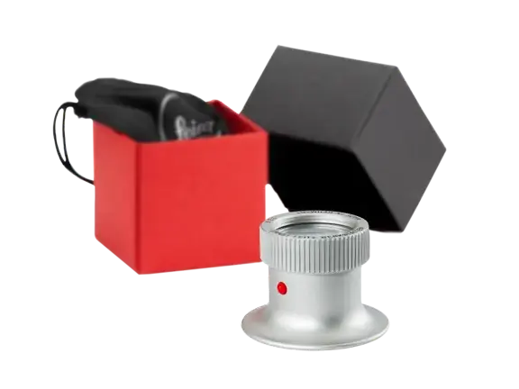 Leica_PIM_Lupe_silbern-Verpackung_1920px.webp Leica_PIM_Lupe_silbern-Verpackung_1920px.webp