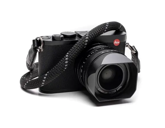 Black reflective_camera.jpg