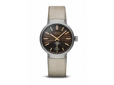 Leica_ZM12_Chocolate_Black_Fabric_Strap_1920x1440.webp