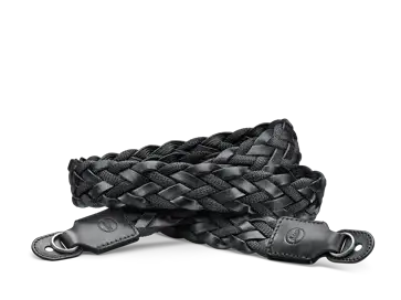 14696_Leica_Carrying-Strap_flat-braided_rayon_with_leather_black_1920px.webp