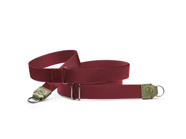 18569_D-Lux 8_carrying-strap-olive-burgundy_1920px.png