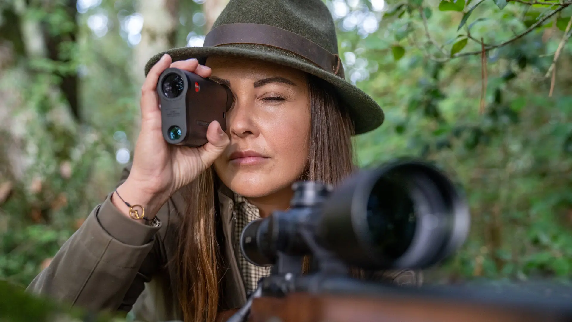 leica-rangemaster_crf-r_hero-content-05