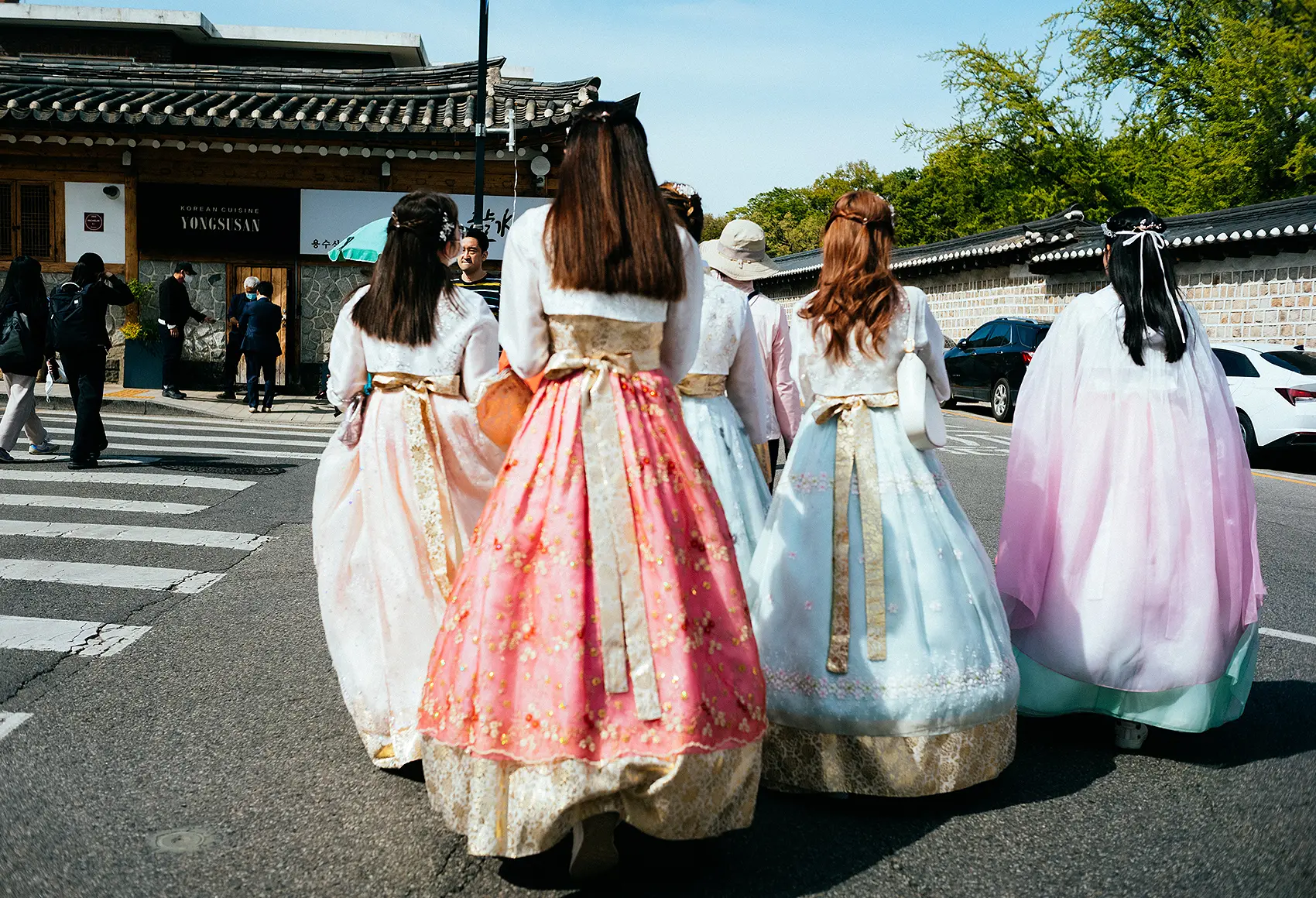 André Josselin Leica M11 Seoul Women in colorful skirts